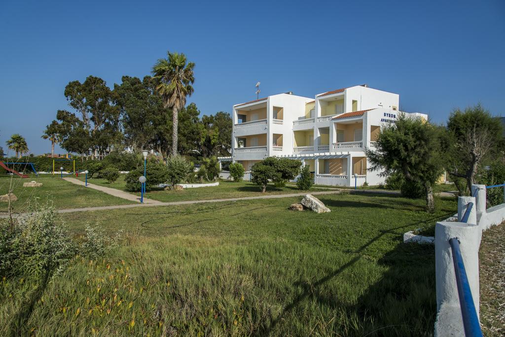 Byron Apartments Tigkaki  Exterior photo