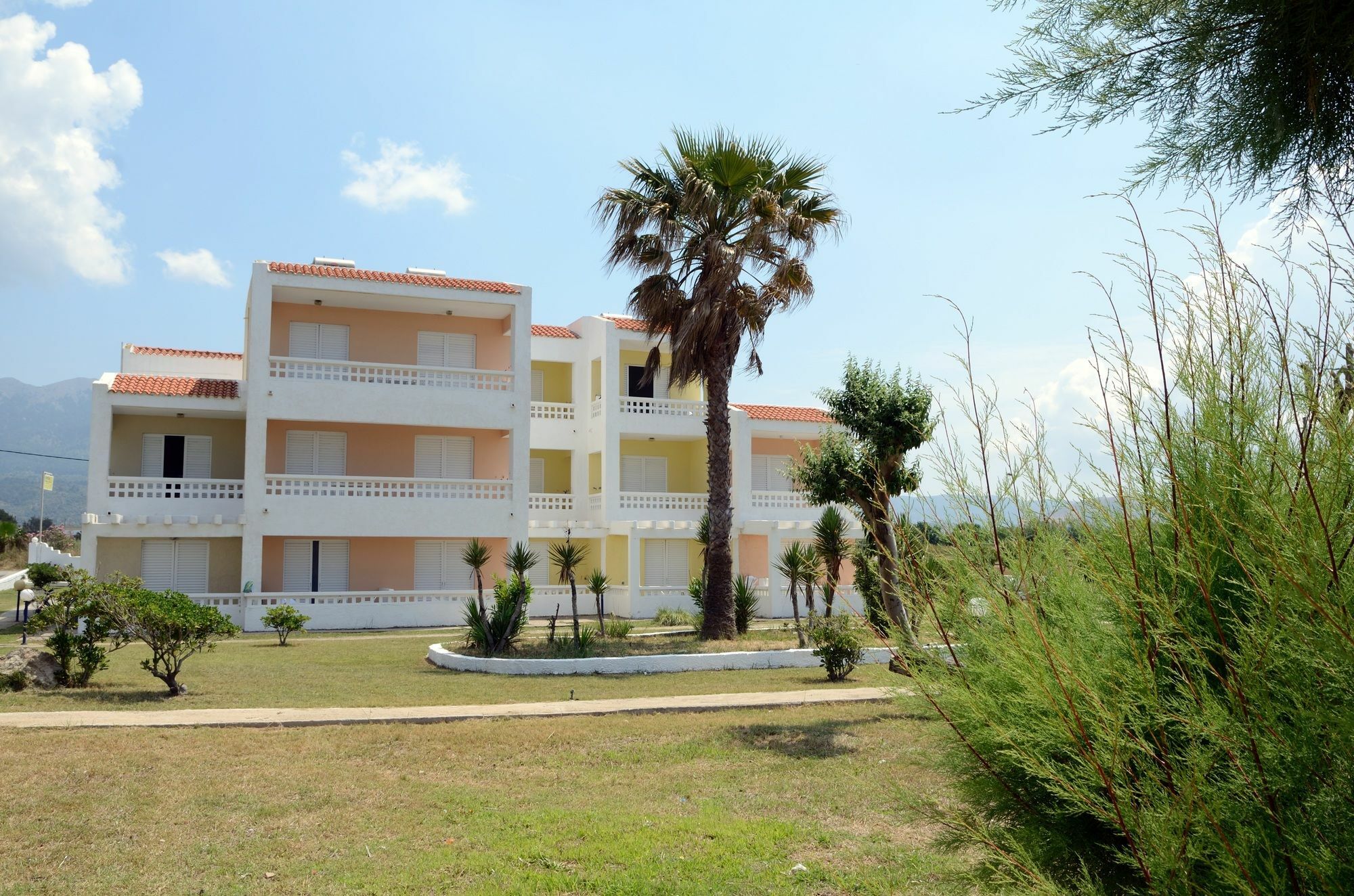 Byron Apartments Tigkaki  Exterior photo